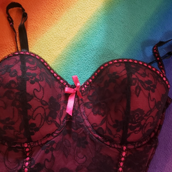 Corset Lingerie - Picture 2 of 4